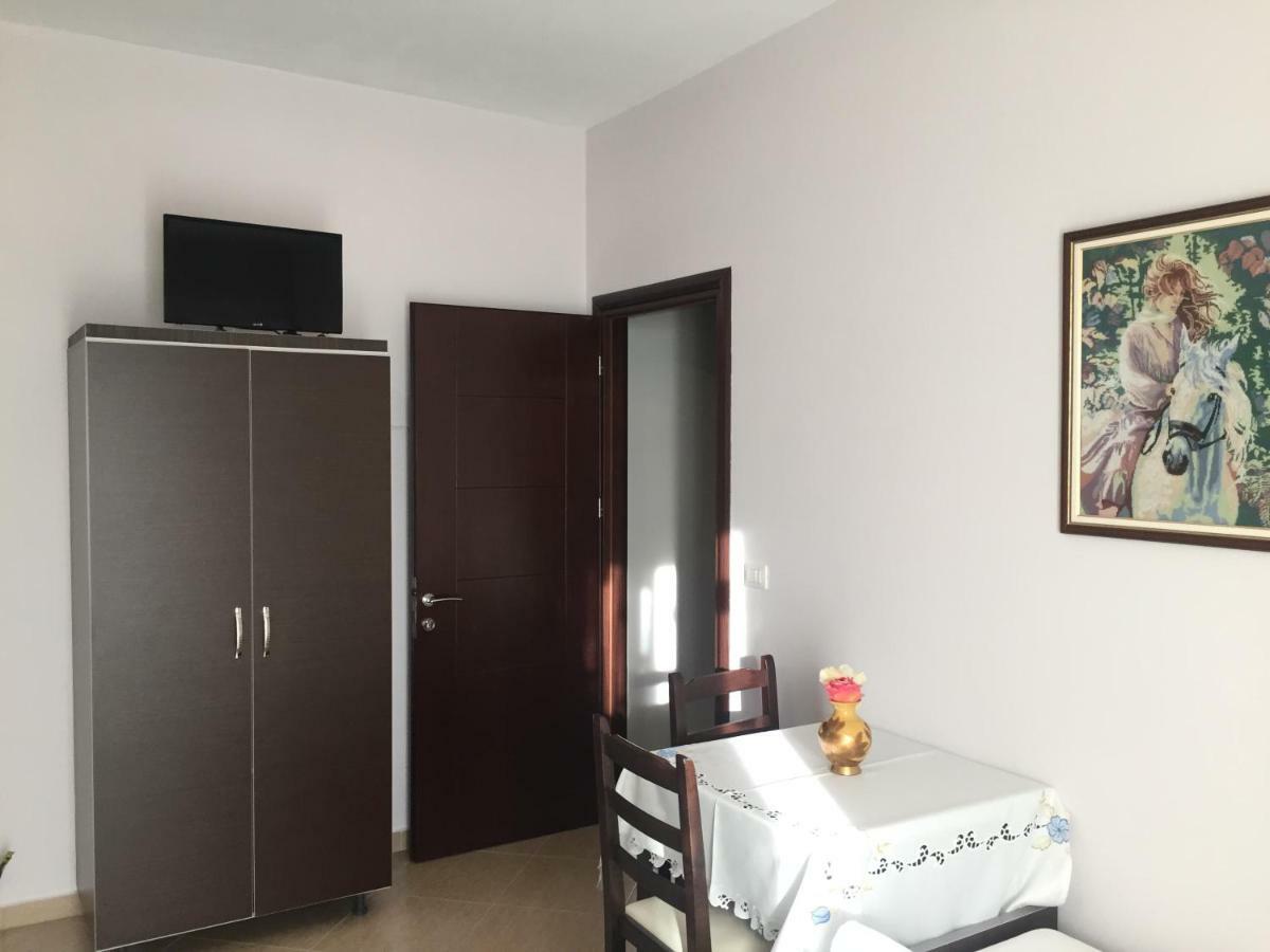 Xuxi Apartments Lukovë Dış mekan fotoğraf
